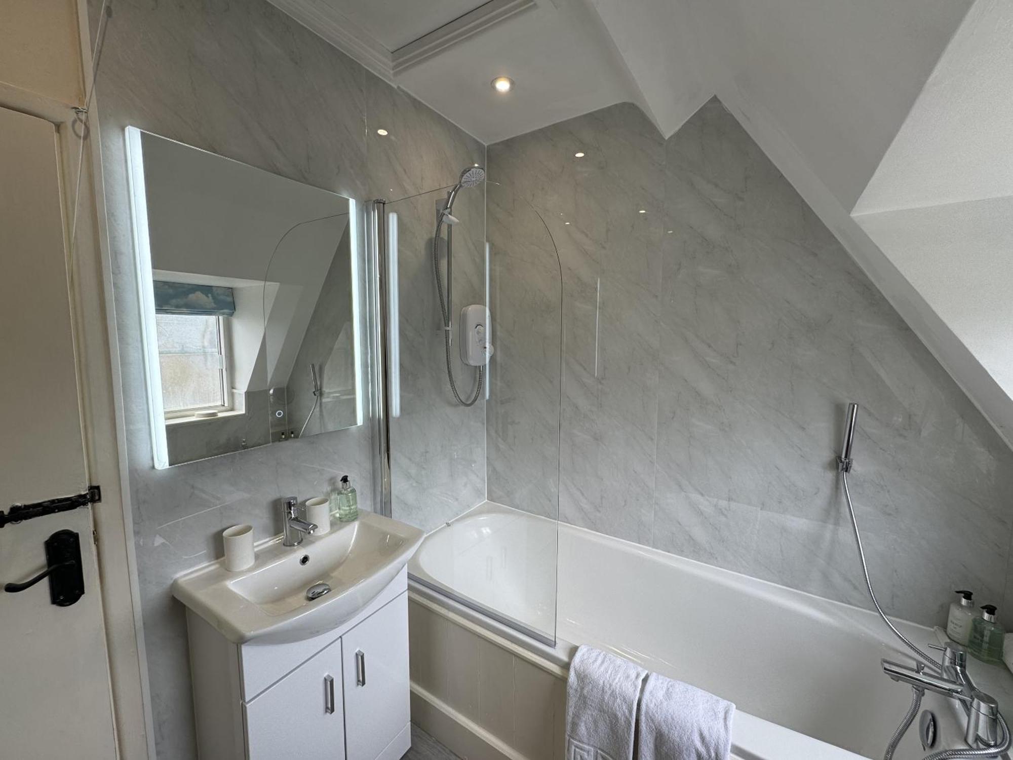 Guiting Guest House Guiting Power Room photo